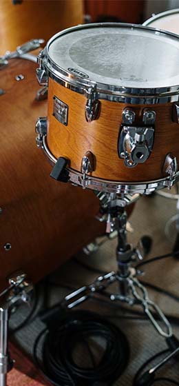 Tom alto d'une batterie Yamaha couleur bois naturel 